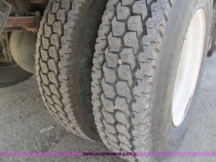 image for item I4059 2003 Sterling L7500 vacuum truck