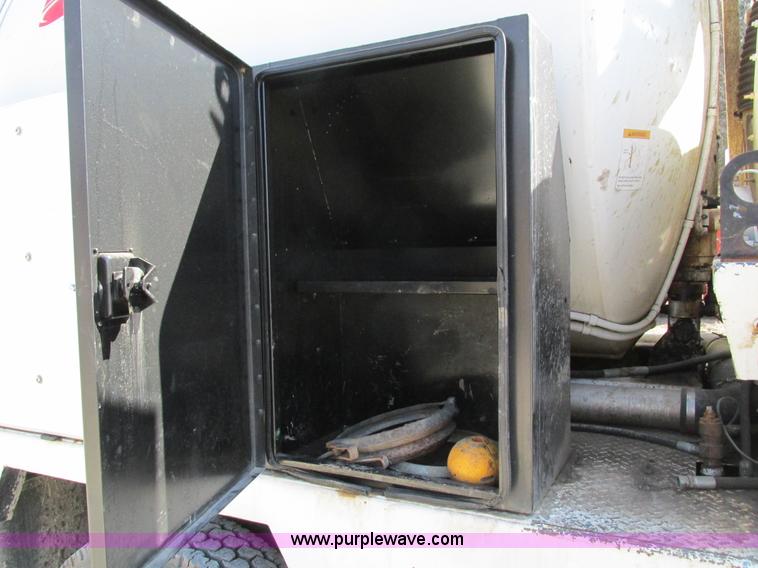 image for item I4059 2003 Sterling L7500 vacuum truck