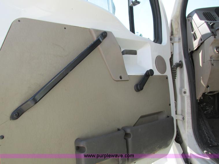 image for item I4059 2003 Sterling L7500 vacuum truck