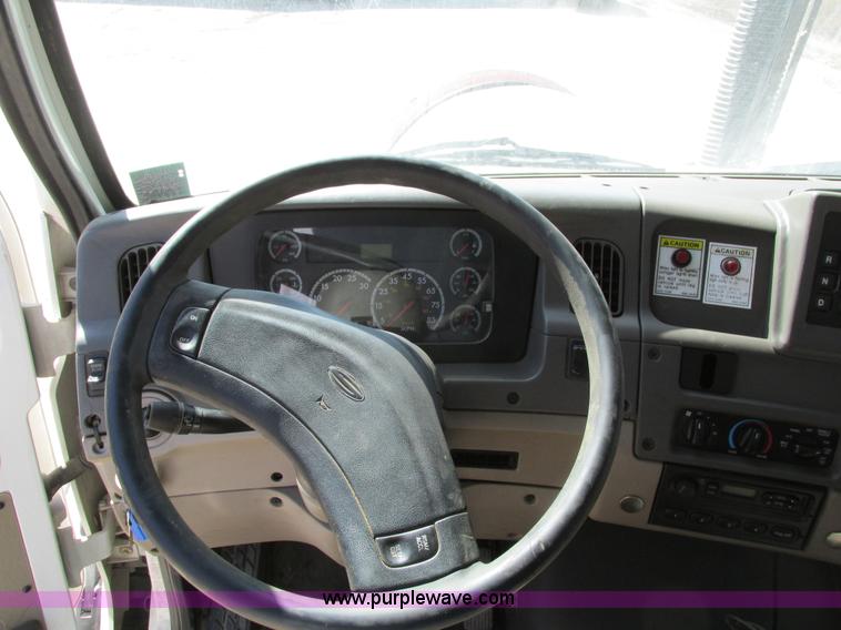 image for item I4059 2003 Sterling L7500 vacuum truck