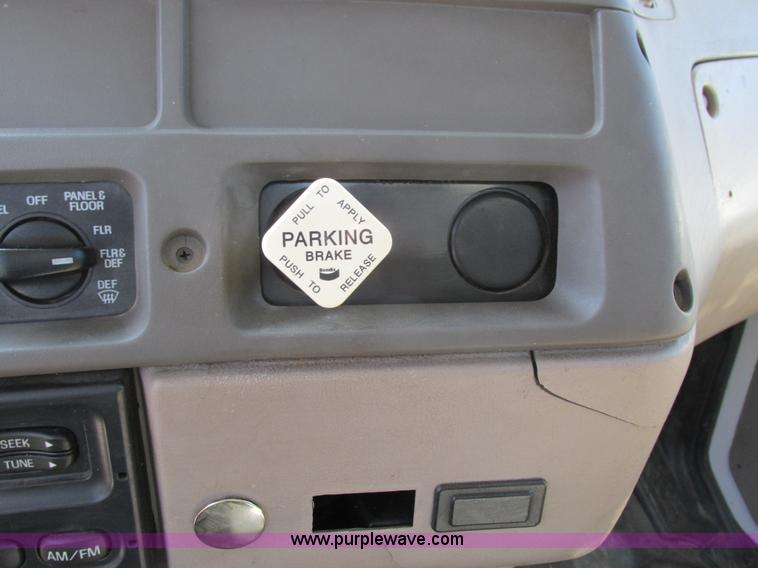 image for item I4059 2003 Sterling L7500 vacuum truck