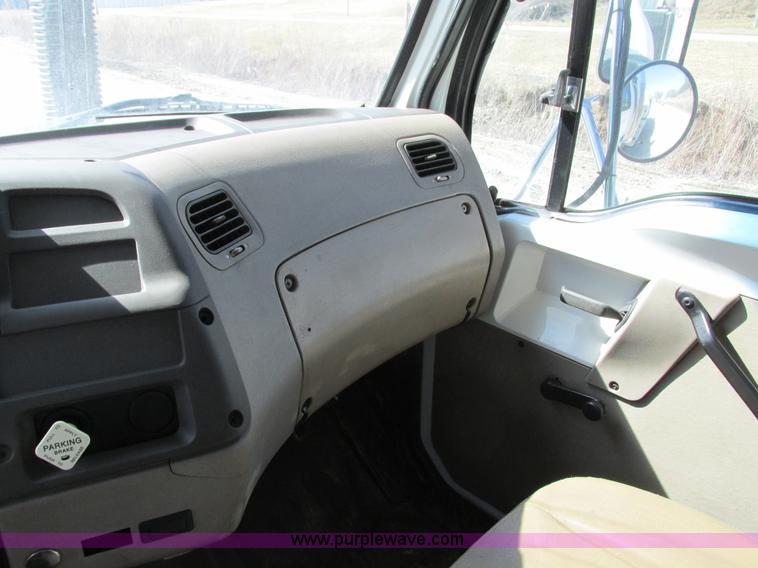 image for item I4059 2003 Sterling L7500 vacuum truck