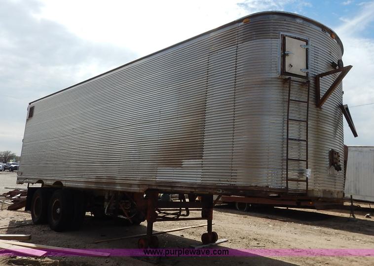 image for item I5005 1953 Fruehauf dry van trailer