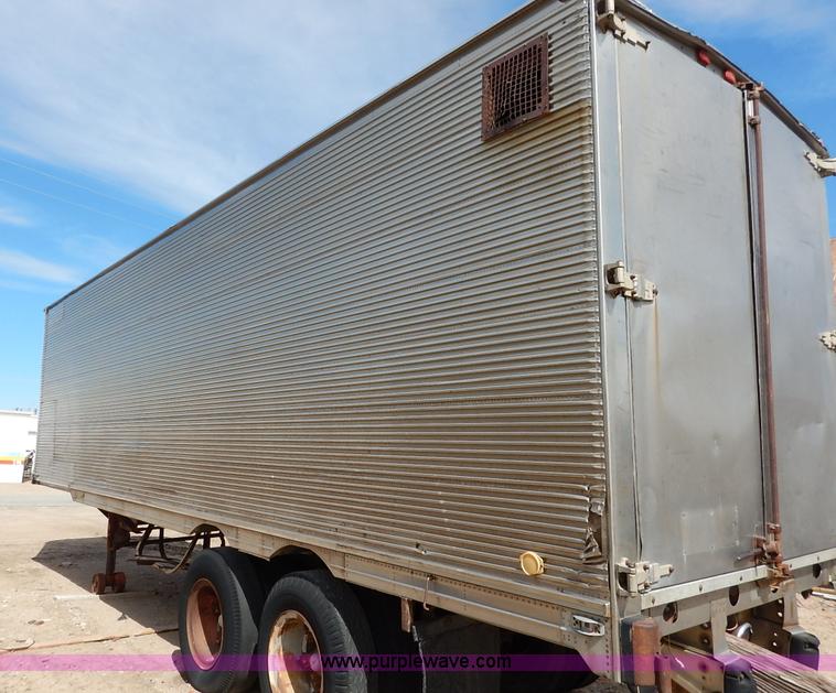 image for item I5005 1953 Fruehauf dry van trailer