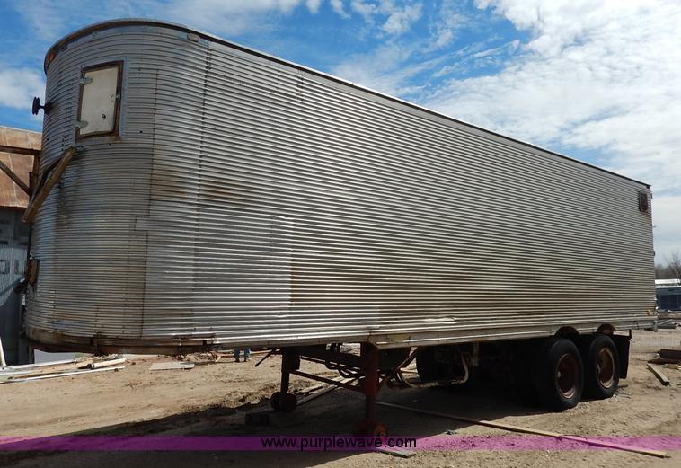 image for item I5005 1953 Fruehauf dry van trailer