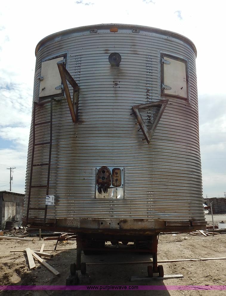 image for item I5005 1953 Fruehauf dry van trailer