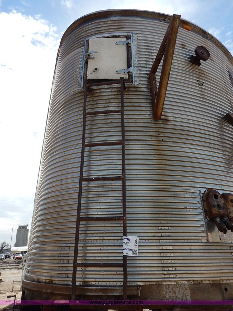 image for item I5005 1953 Fruehauf dry van trailer