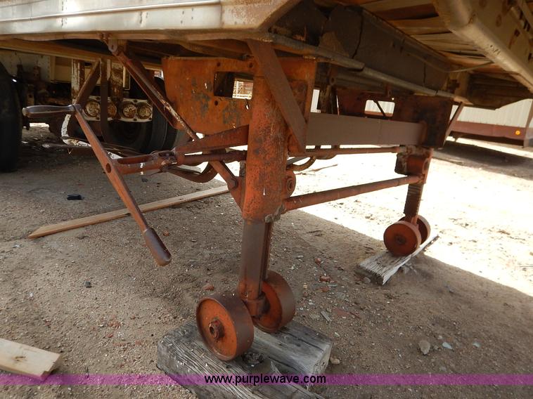 image for item I5005 1953 Fruehauf dry van trailer