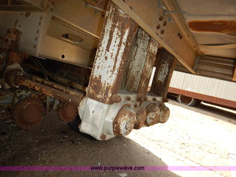 image for item I5005 1953 Fruehauf dry van trailer