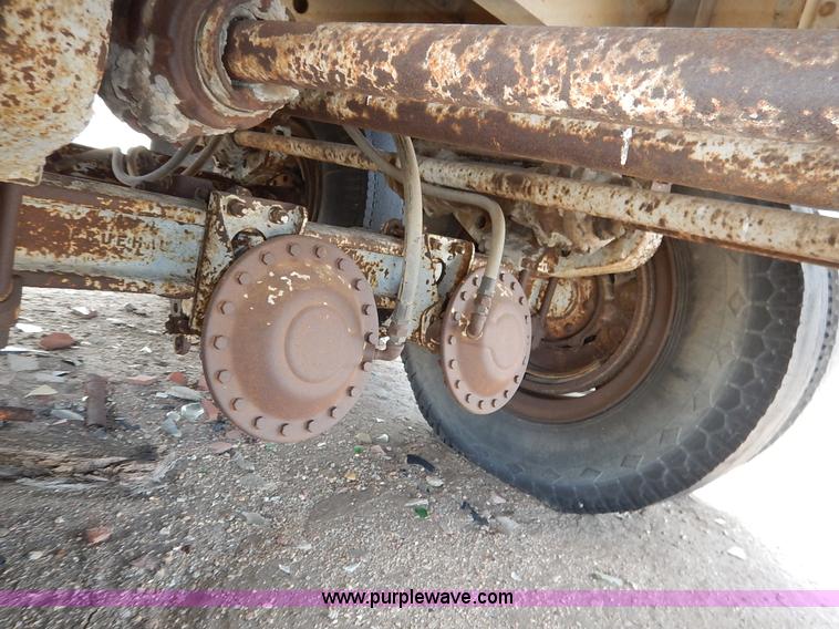 image for item I5005 1953 Fruehauf dry van trailer