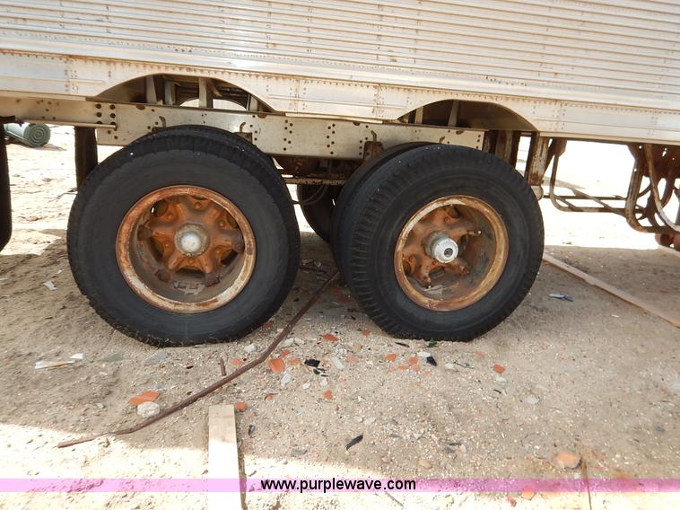 image for item I5005 1953 Fruehauf dry van trailer
