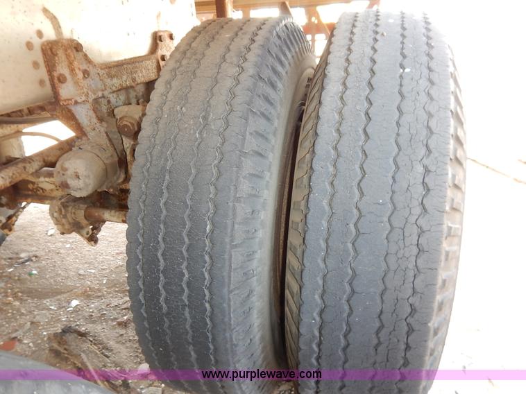 image for item I5005 1953 Fruehauf dry van trailer