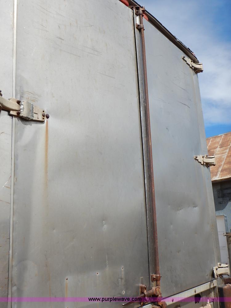 image for item I5005 1953 Fruehauf dry van trailer