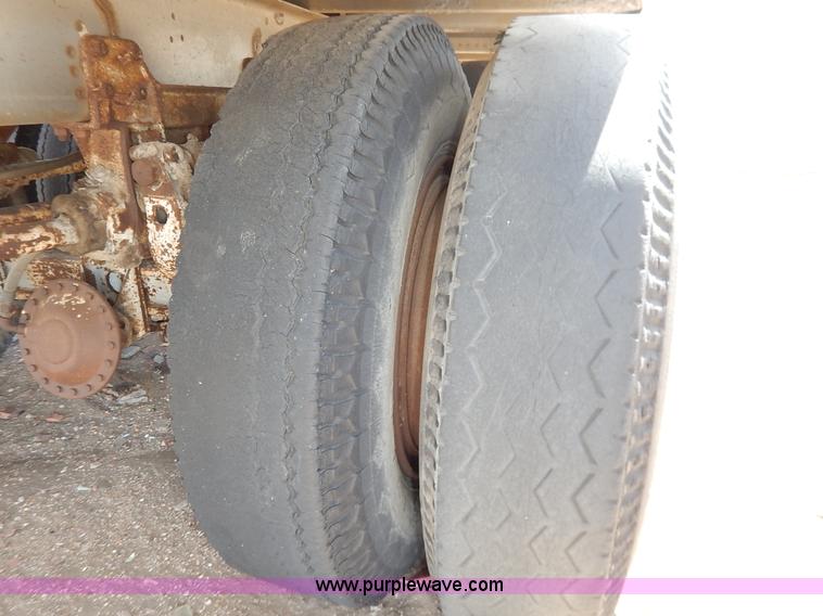 image for item I5005 1953 Fruehauf dry van trailer