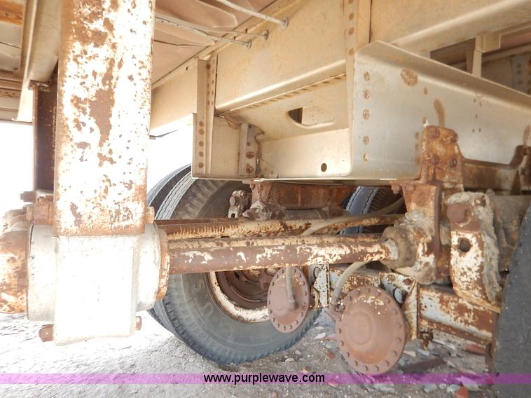 image for item I5005 1953 Fruehauf dry van trailer