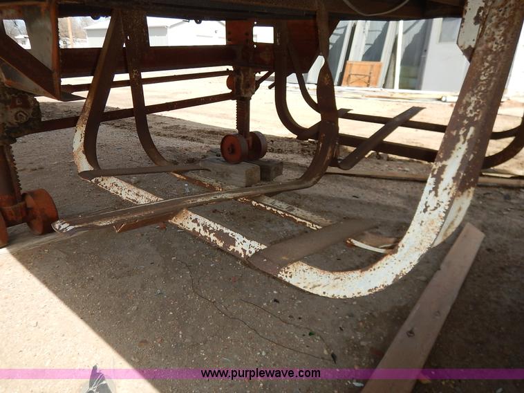 image for item I5005 1953 Fruehauf dry van trailer