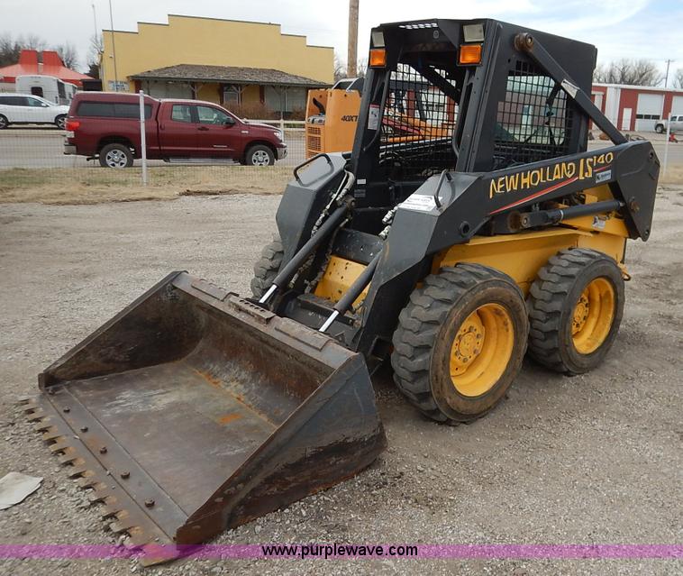 image for item I5006 2004 New Holland LS140 skid steer