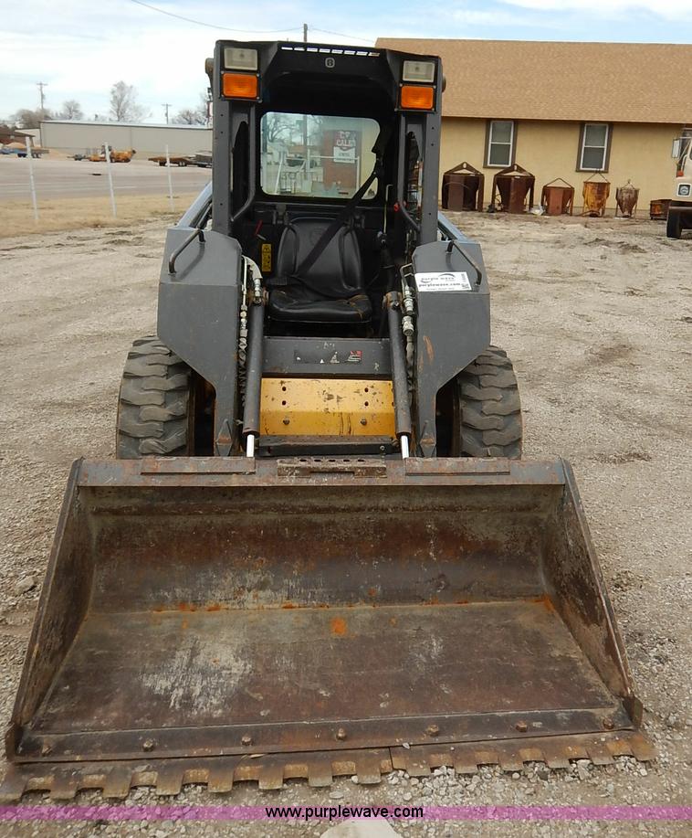 image for item I5006 2004 New Holland LS140 skid steer