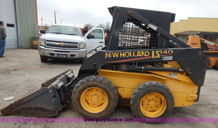 image for item I5006 2004 New Holland LS140 skid steer