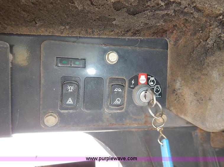 image for item I5006 2004 New Holland LS140 skid steer