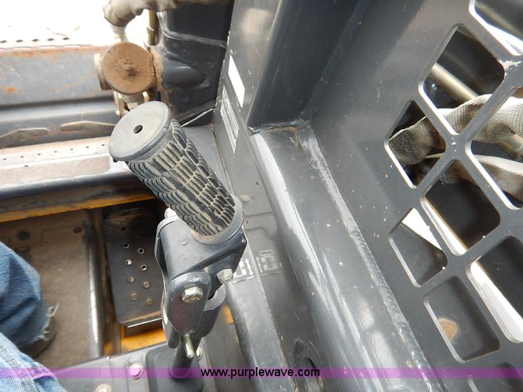 image for item I5006 2004 New Holland LS140 skid steer