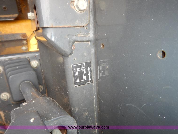 image for item I5006 2004 New Holland LS140 skid steer