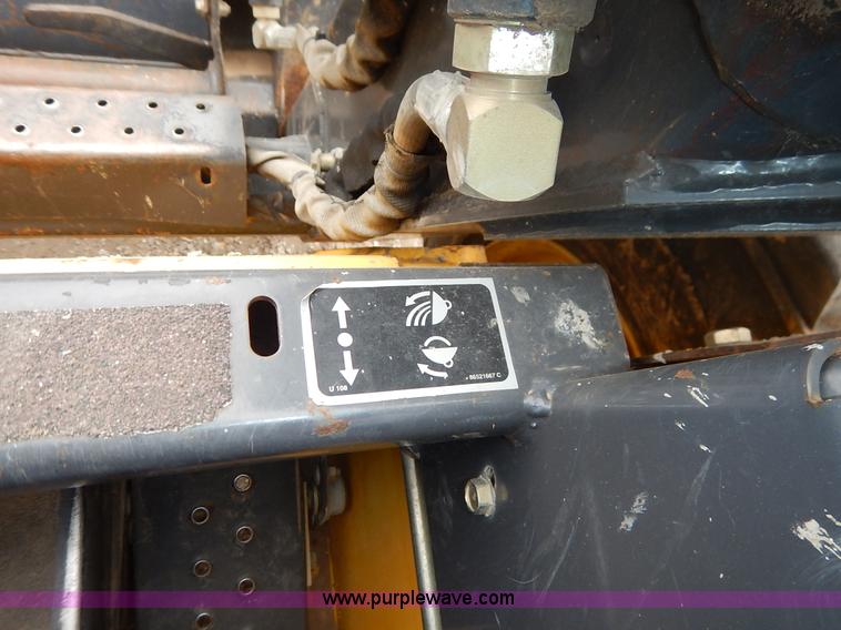 image for item I5006 2004 New Holland LS140 skid steer