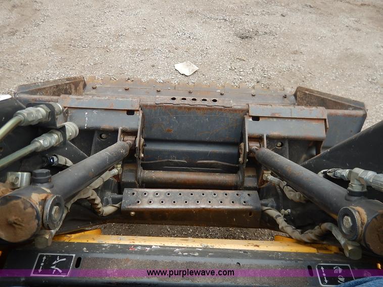 image for item I5006 2004 New Holland LS140 skid steer