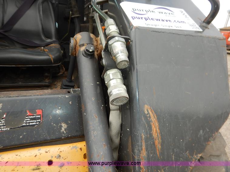 image for item I5006 2004 New Holland LS140 skid steer