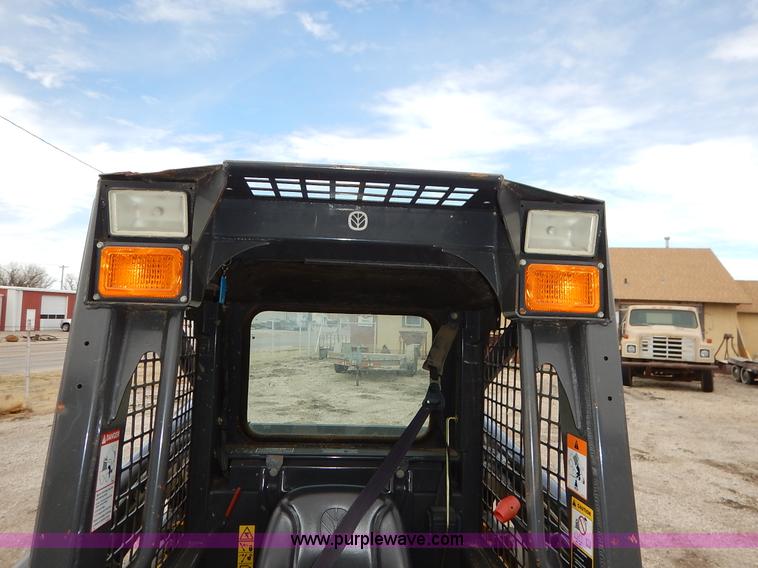 image for item I5006 2004 New Holland LS140 skid steer