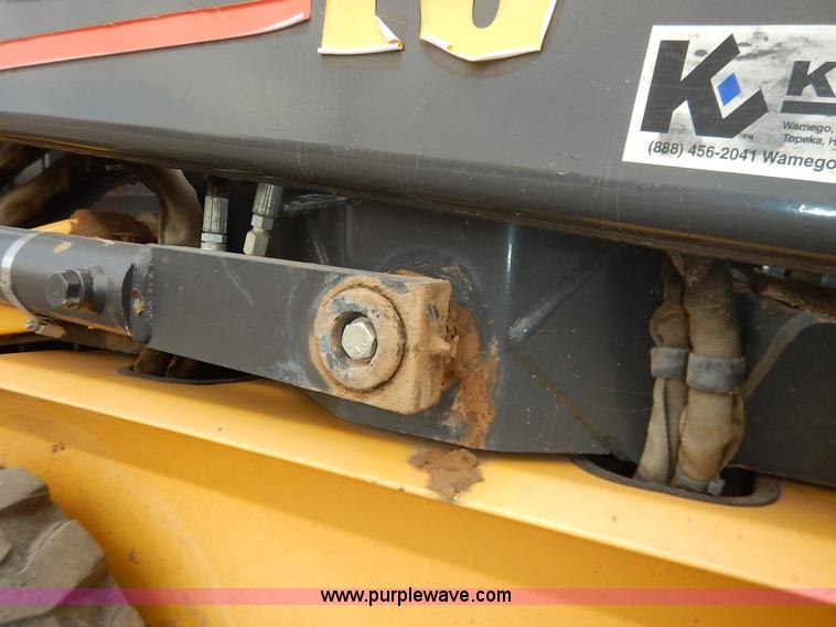 image for item I5006 2004 New Holland LS140 skid steer