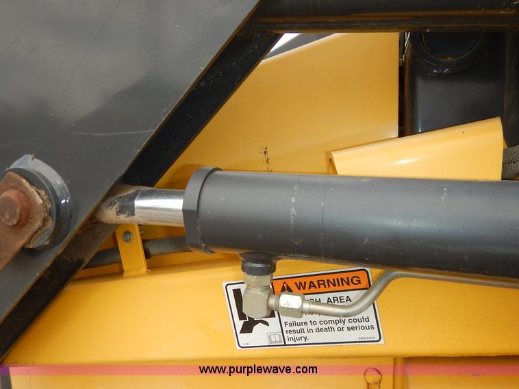 image for item I5006 2004 New Holland LS140 skid steer