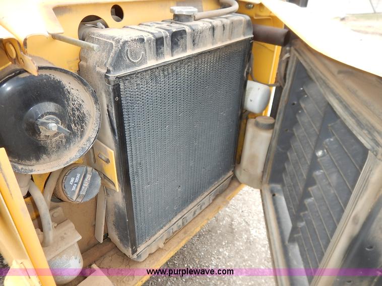 image for item I5006 2004 New Holland LS140 skid steer