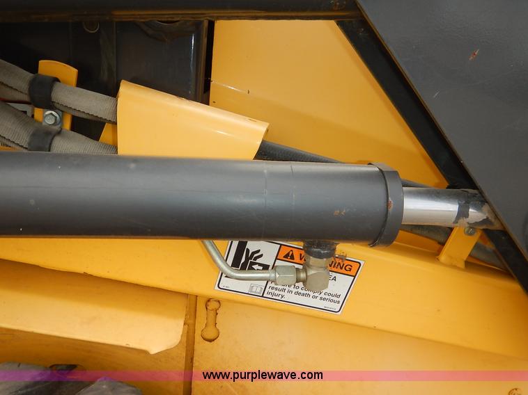 image for item I5006 2004 New Holland LS140 skid steer