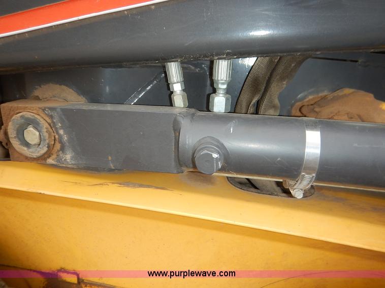 image for item I5006 2004 New Holland LS140 skid steer