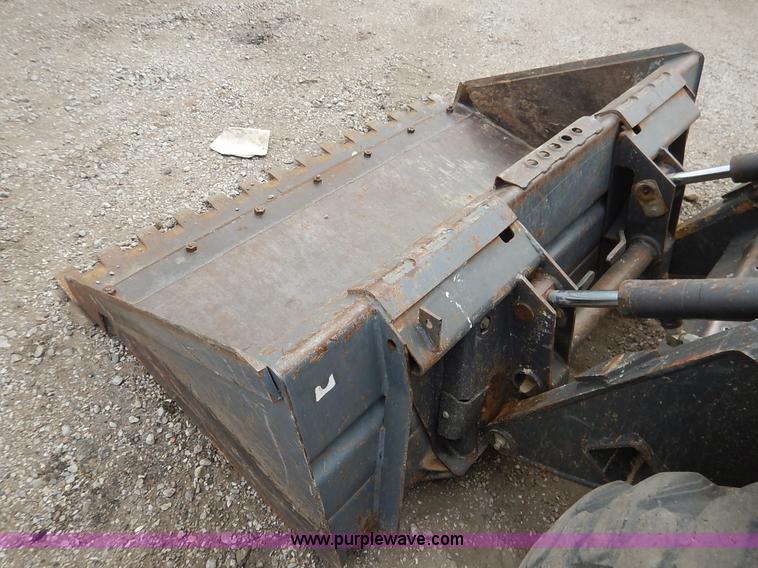 image for item I5006 2004 New Holland LS140 skid steer