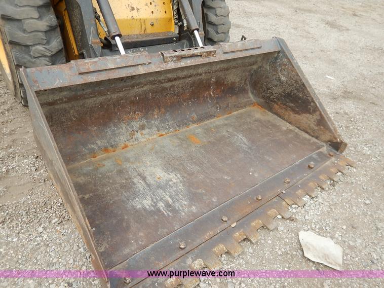 image for item I5006 2004 New Holland LS140 skid steer