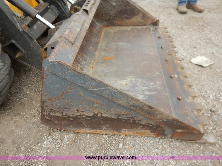 image for item I5006 2004 New Holland LS140 skid steer