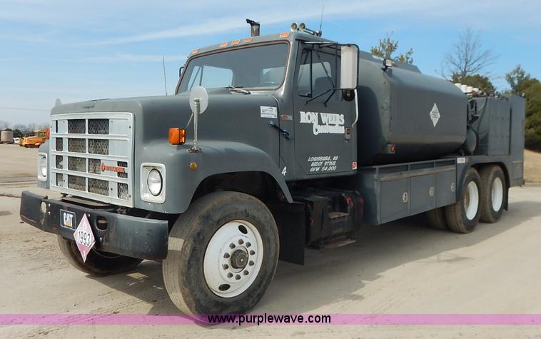 image for item I5044 1988 International S2500 service truck
