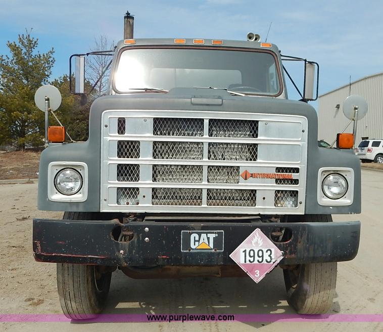 image for item I5044 1988 International S2500 service truck