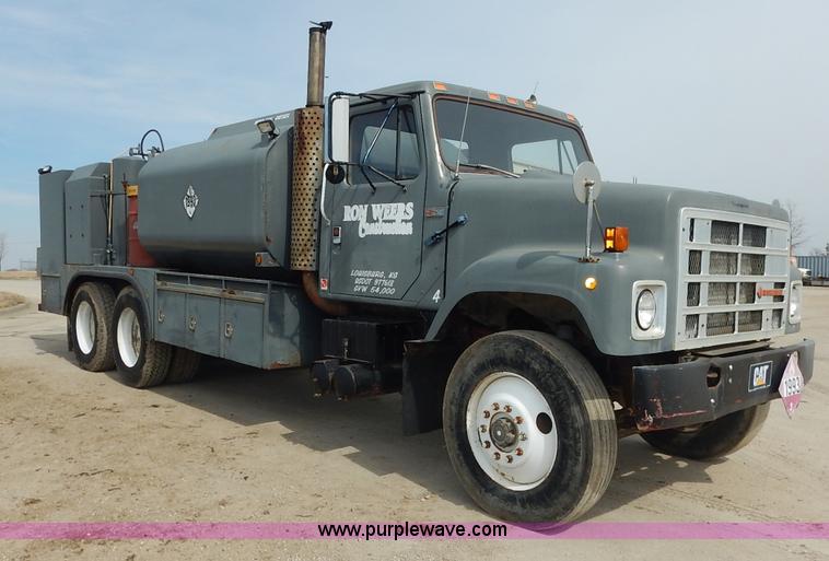 image for item I5044 1988 International S2500 service truck