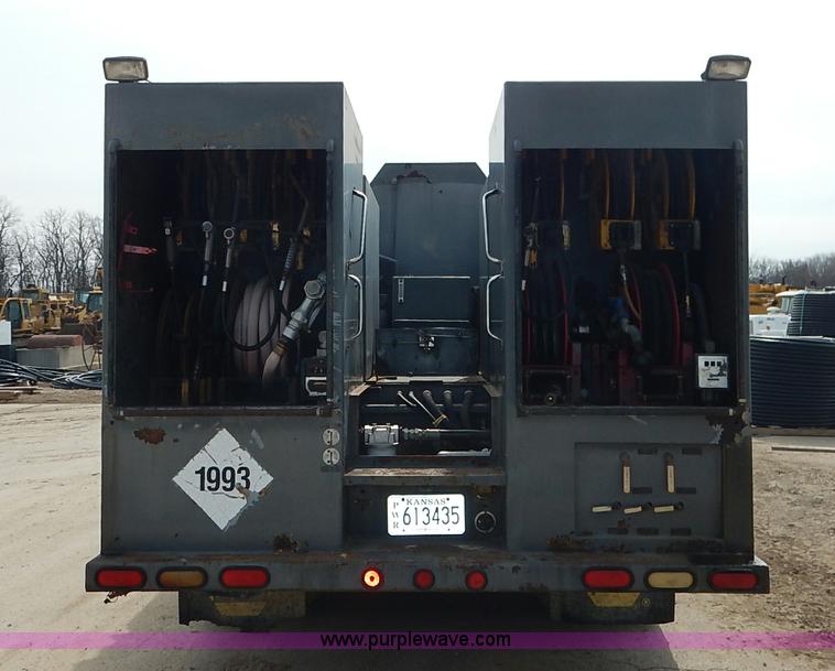 image for item I5044 1988 International S2500 service truck