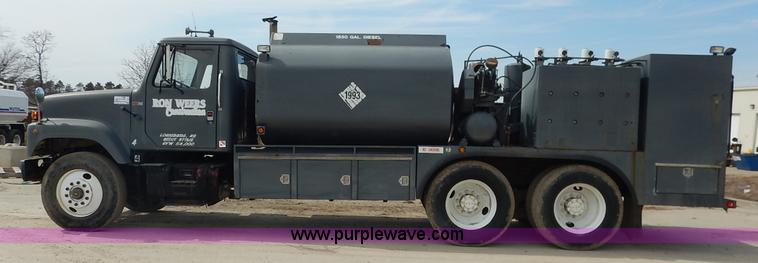 image for item I5044 1988 International S2500 service truck