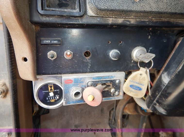 image for item I5044 1988 International S2500 service truck