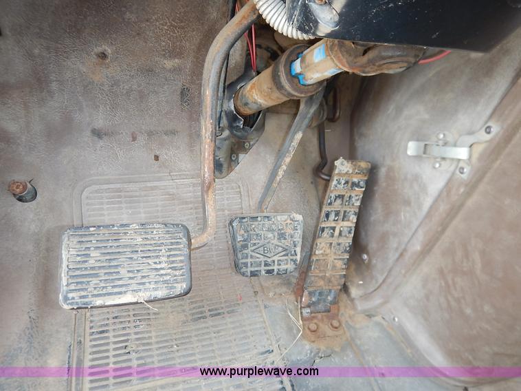 image for item I5044 1988 International S2500 service truck