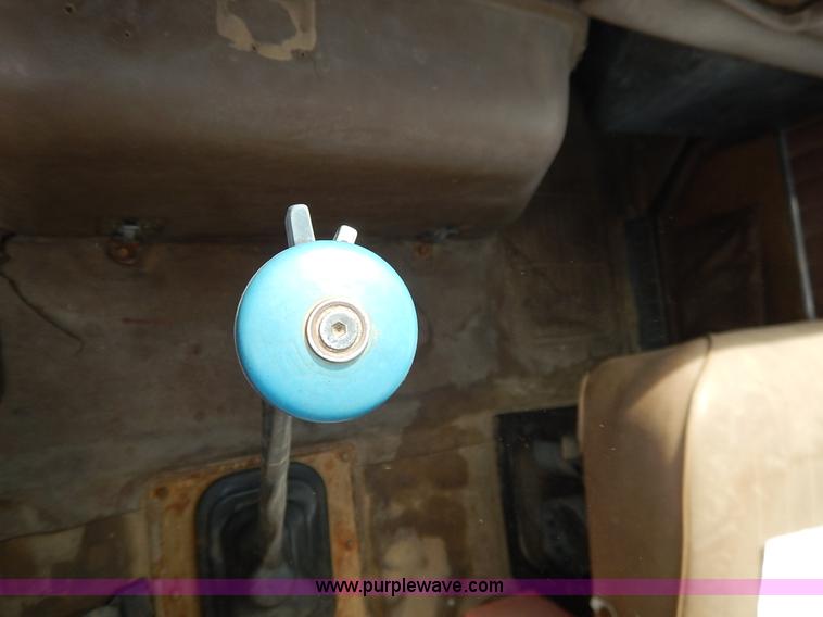 image for item I5044 1988 International S2500 service truck