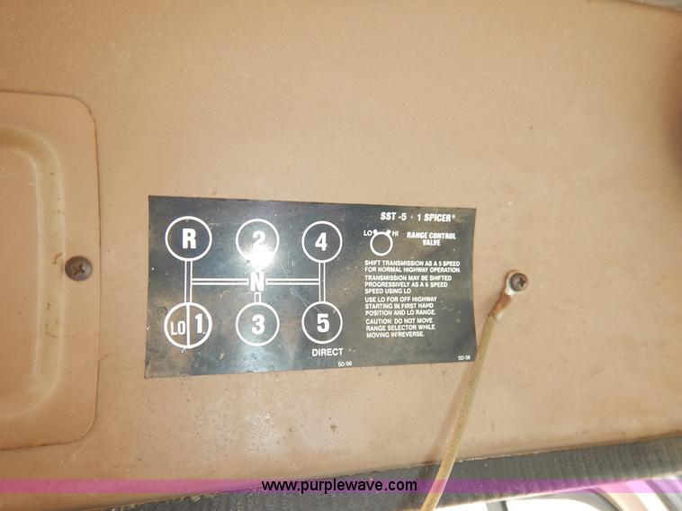 image for item I5044 1988 International S2500 service truck