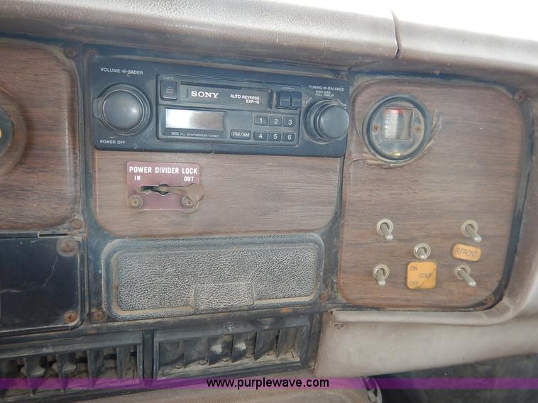 image for item I5044 1988 International S2500 service truck