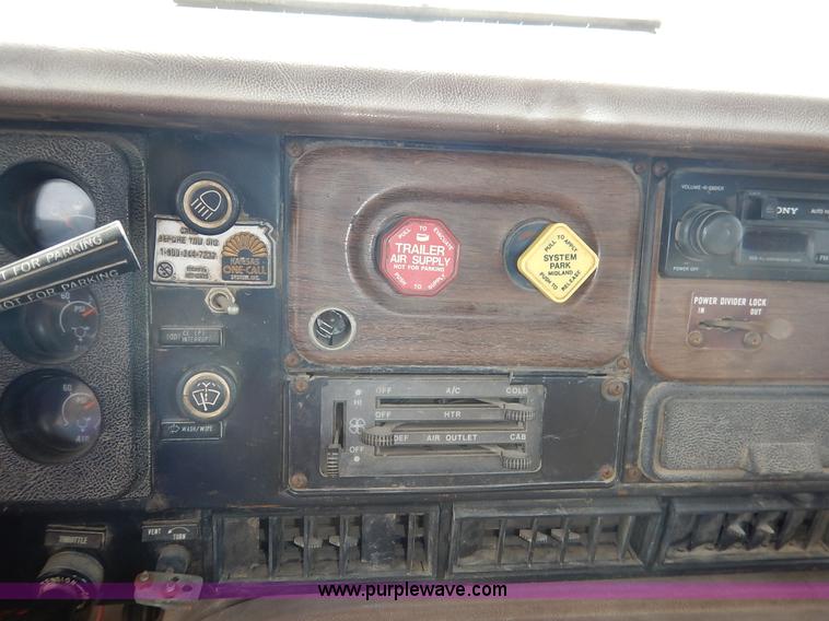 image for item I5044 1988 International S2500 service truck