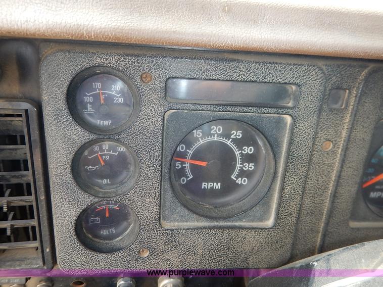 image for item I5044 1988 International S2500 service truck